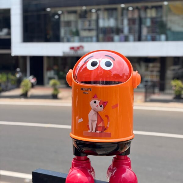 Trash bin